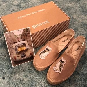Super adorable Soludos gilded owl among slipper ♥️